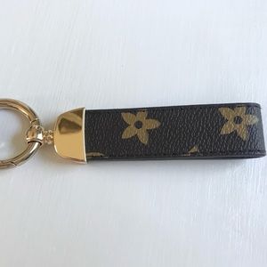 COPY LV KEYCHAIN. BEAND NEW